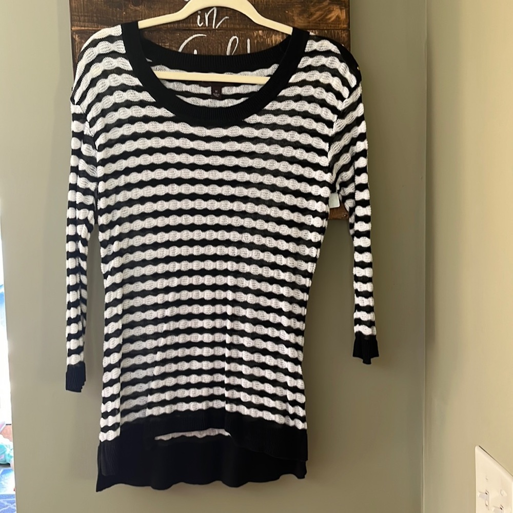 Dana Buchman Size Medium Navy & White Sweater